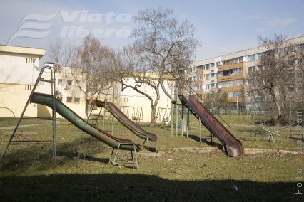 Locuri de joacă de dat în gropi