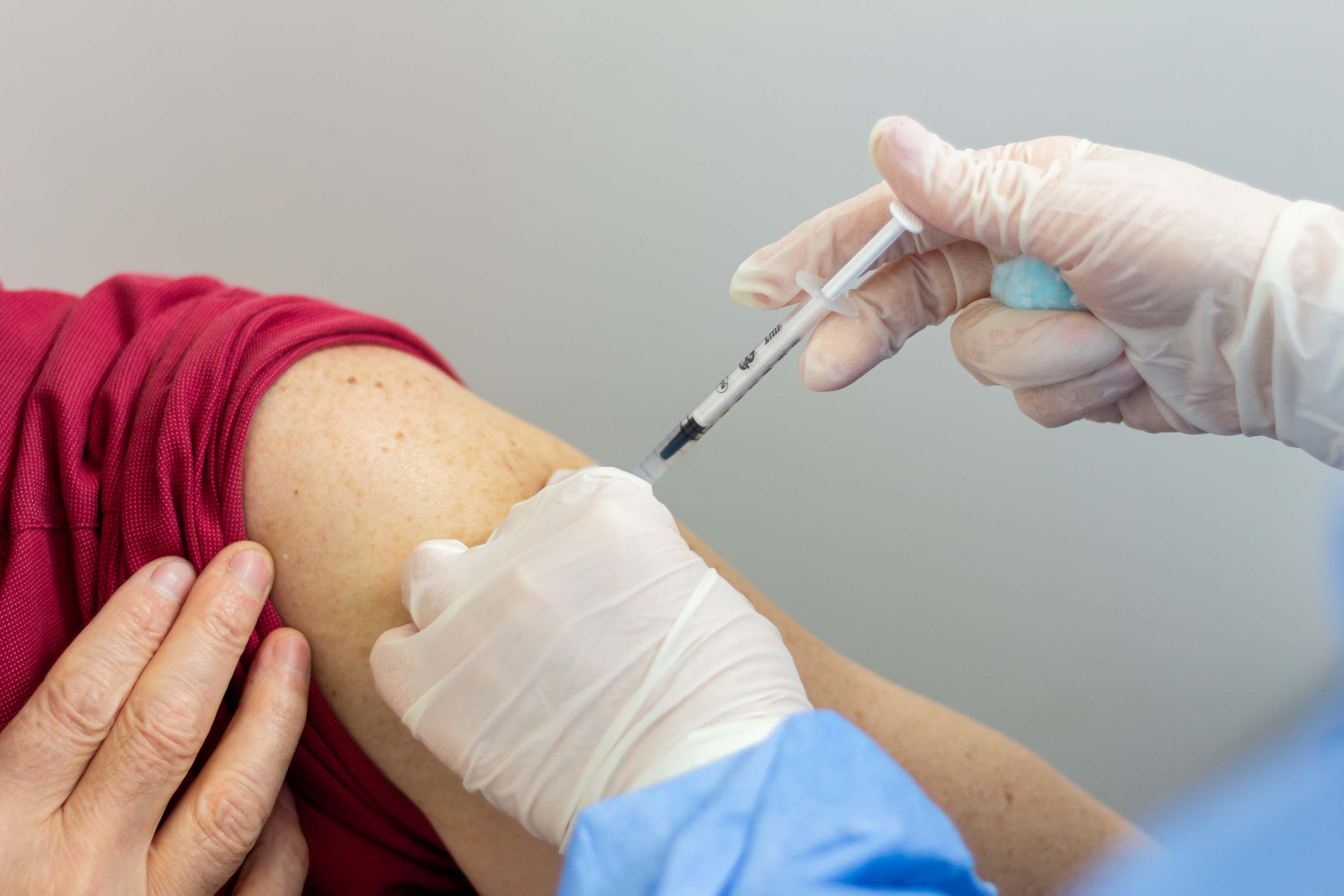 COVID-19. Peste două milioane de români au efectuat rapelul