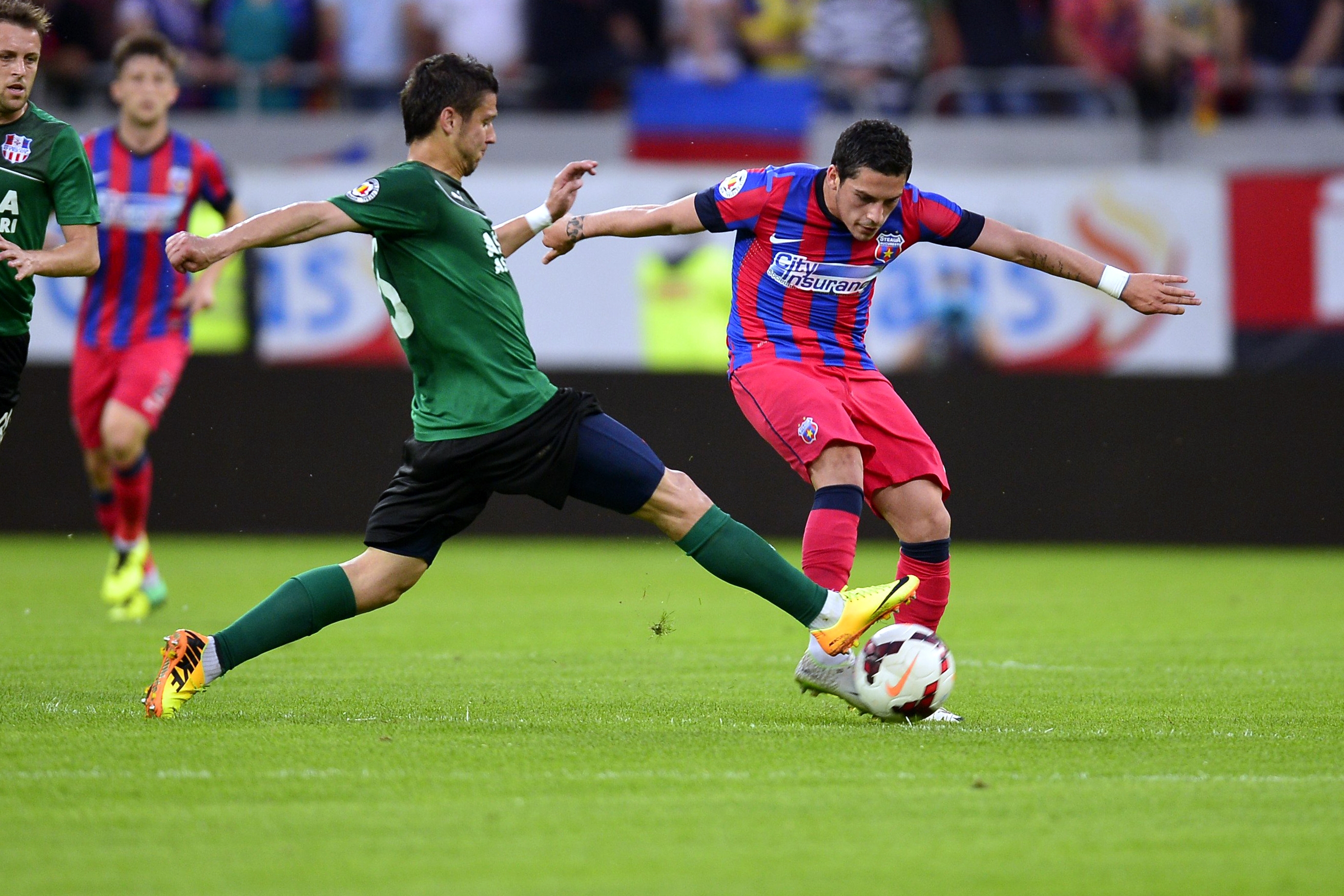 OŢELUL, peste STEAUA la rezultate directe! Campioana a fost ajutată din nou de arbitri 