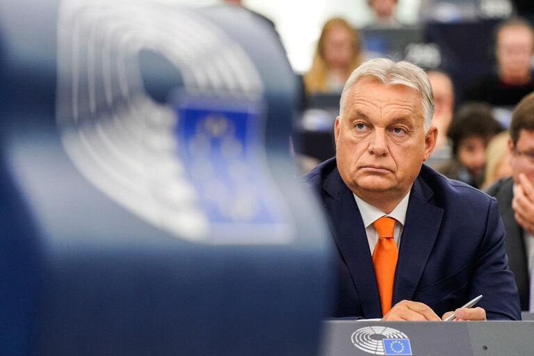 Ursula von der Leyen a dat de pereți cu Viktor Orban