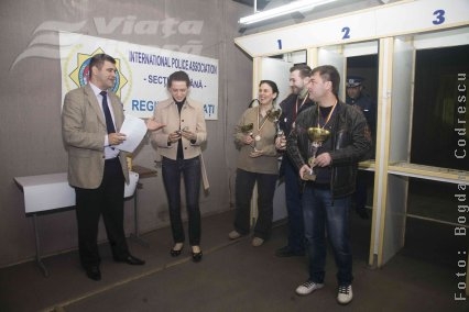 Fereşte! Trag Expertul, Frumoasa şi Bestia 