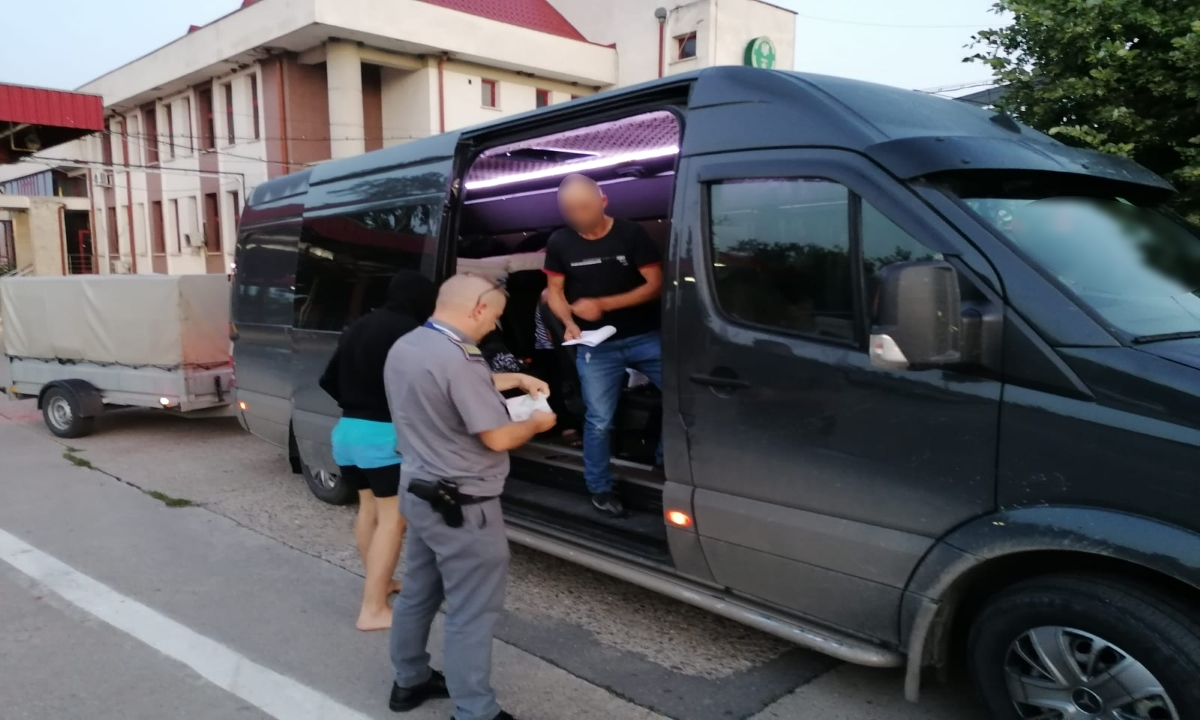 I-a împrumutat mașina și s-au ales amândoi cu dosare penale