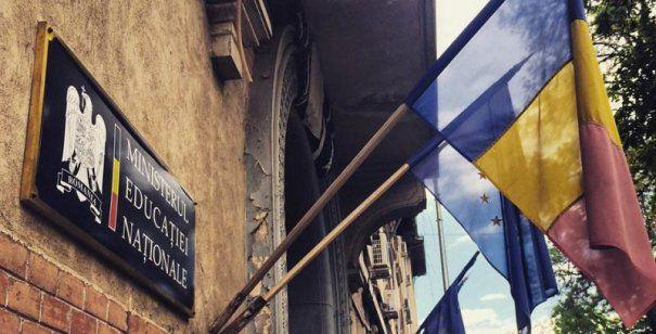 Mai mulţi inspectori şcolari, CONCEDIAȚI PRIN FAX