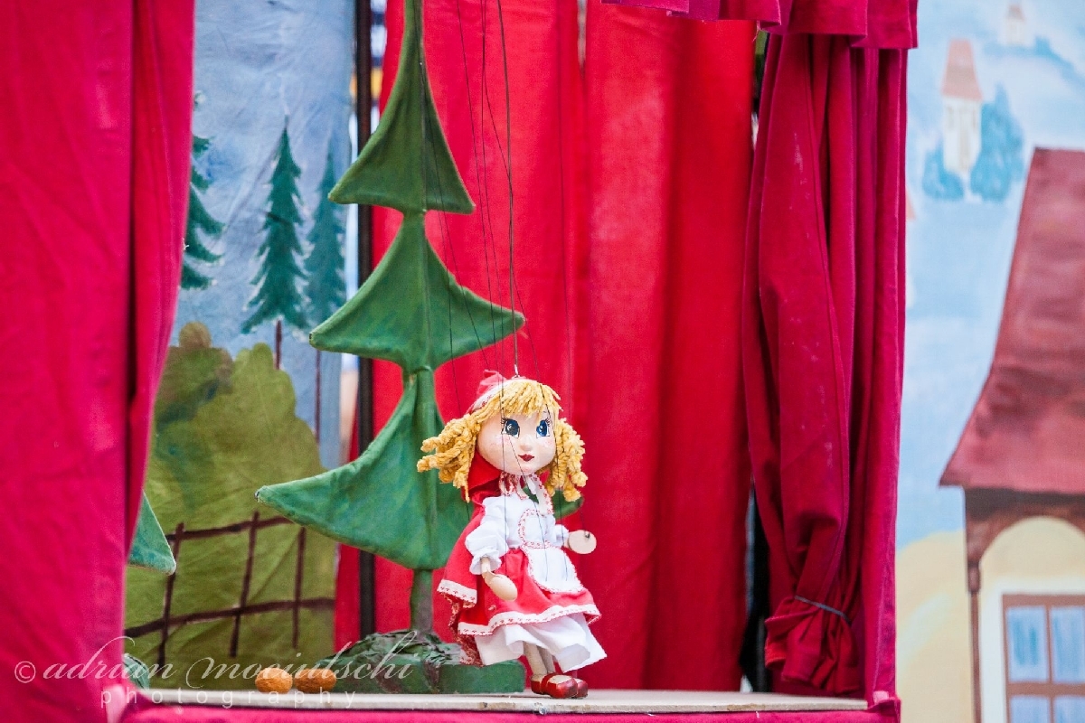 Copiii sunt aşteptaţi duminică la Teatrul “Gulliver”. Nemuritoarea “Scufiţă Roşie” va fi din nou pe scenă