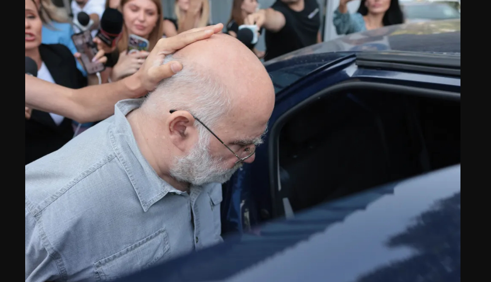 Fostul profesor de la SNSPA Alfred Bulai, acuzat de abuzuri sexuale, a fost reținut