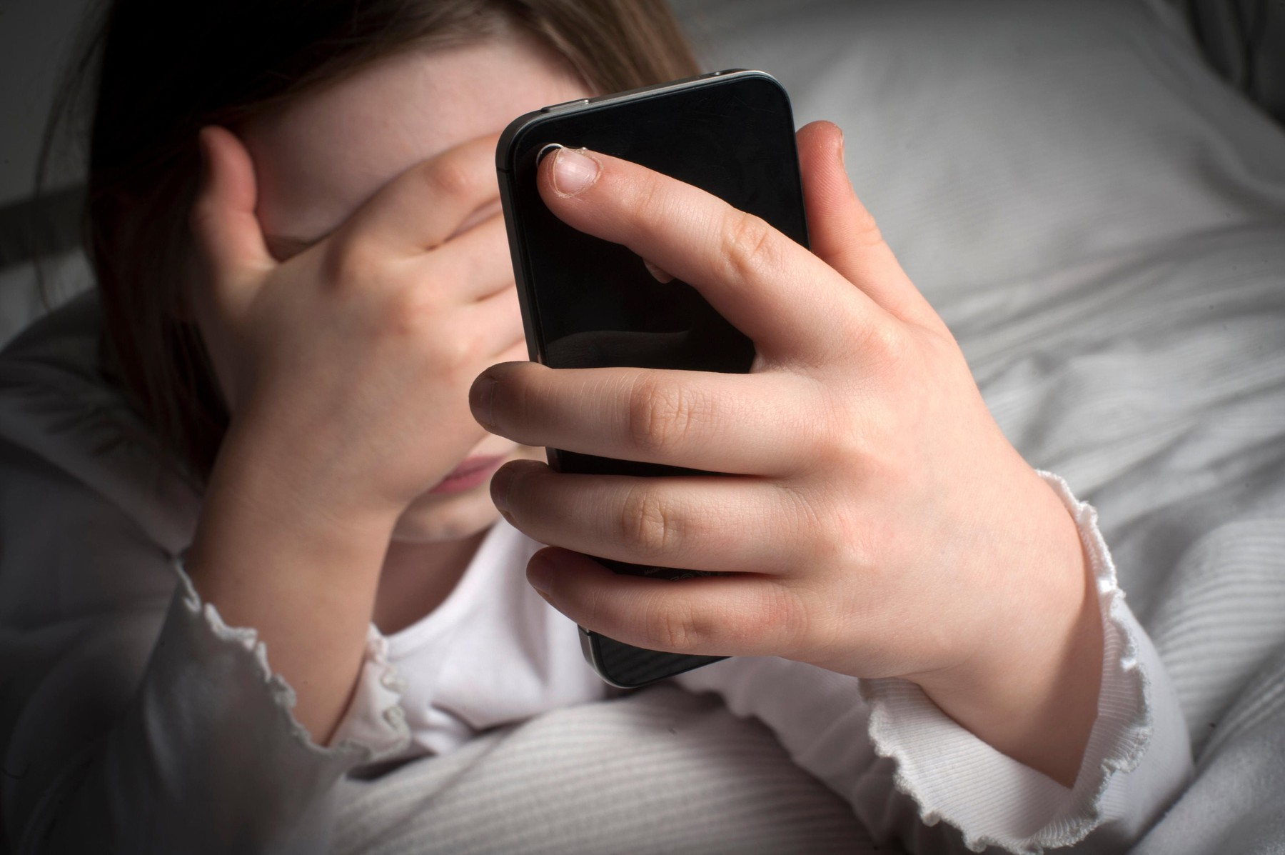 Cum depistăm violența sexuală în mediul online. Latura nevăzută a erotismului pe internet