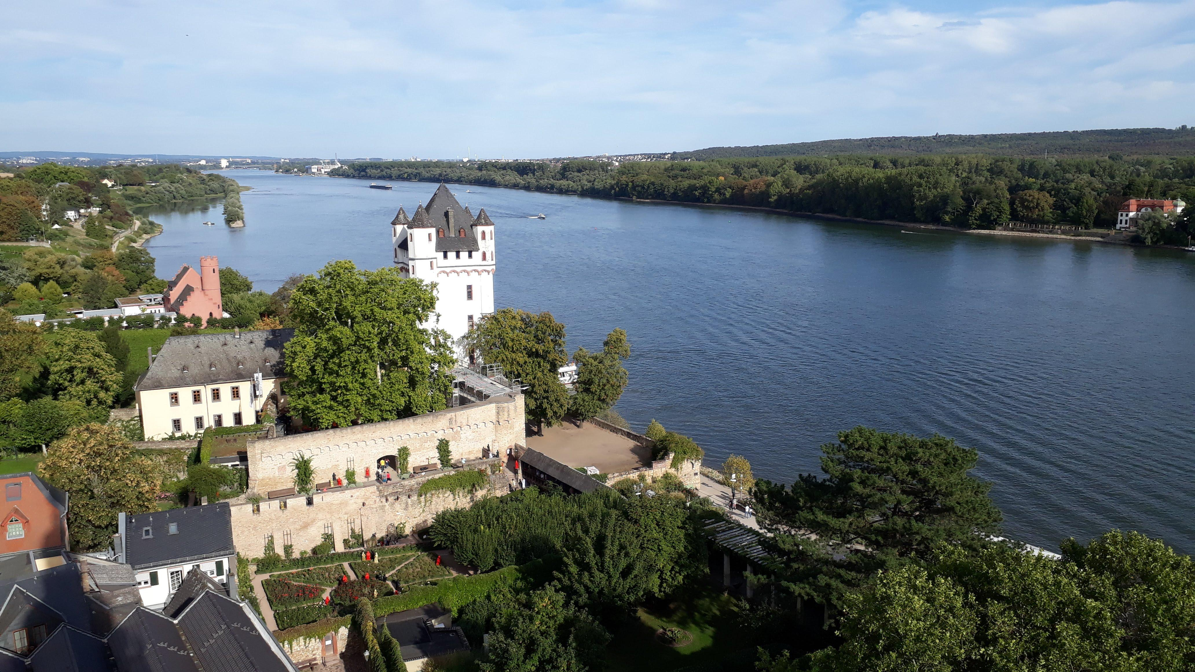 Destinații de vacanță | Pe valea Rinului, printre podgorii, legende şi castele. REPORTAJ. FOTO