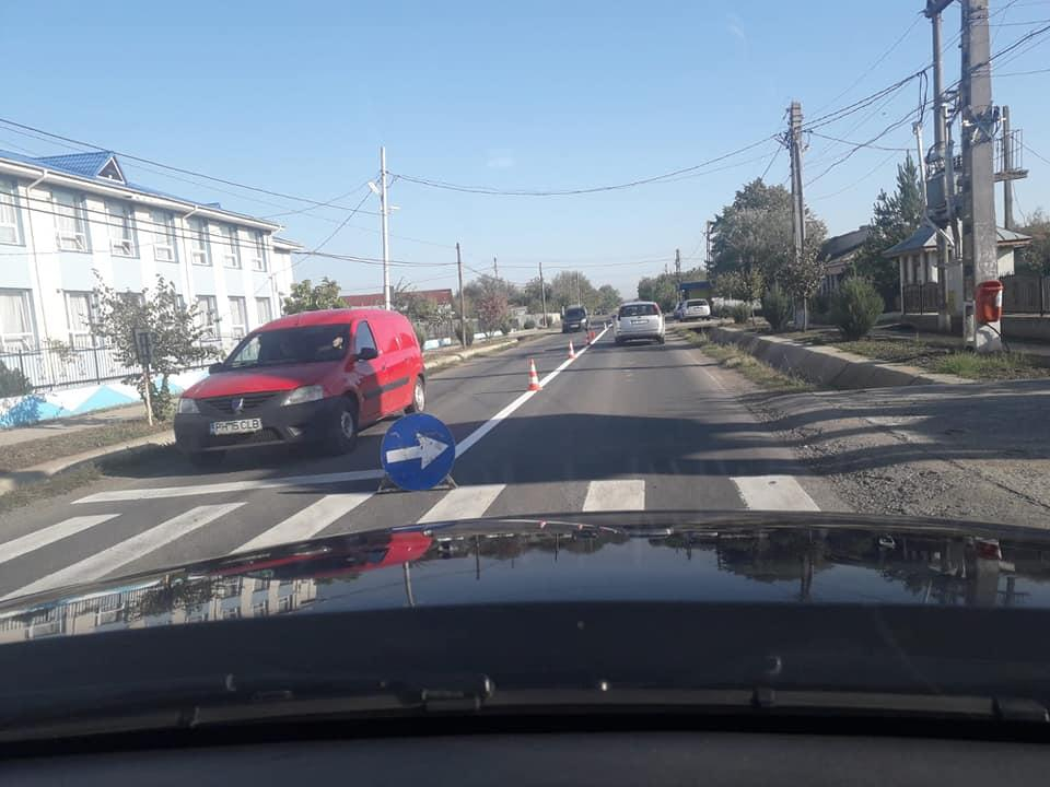 Se refac marcajele rutiere pe drumurile judeţene