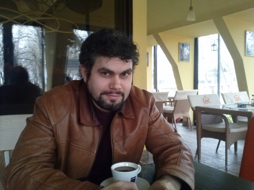 Despre soartă şi secretele perfomanţei: Cum a trecut tenorul Valentin Vasopol de la sport la operă