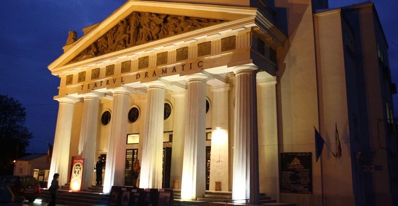 Weekend plin la Teatrul Dramatic. Ce spectacole putem vedea