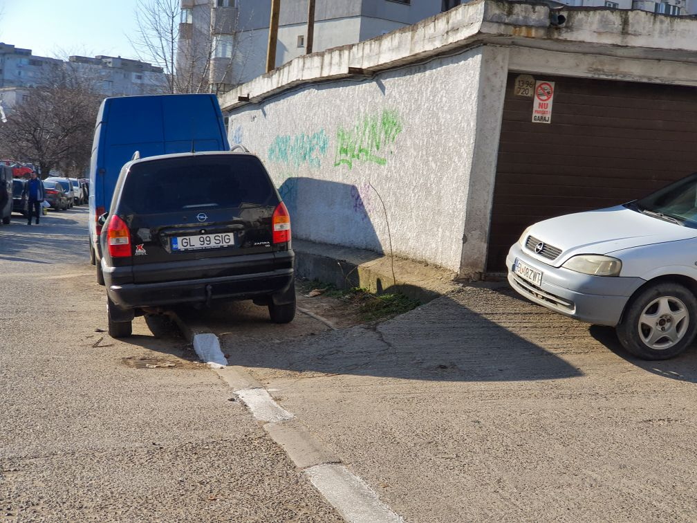 Sute de avertismente şi amenzi pentru şoferii indisciplinaţi