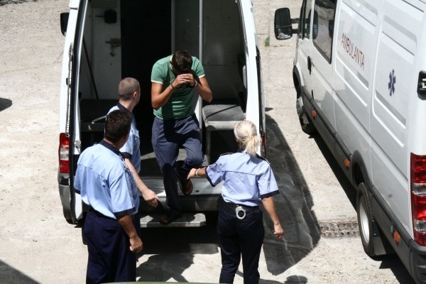 Deja judecat pentru omor, Dan Cadar a fost deferit justiţiei şi pentru trafic cu etnobotanice