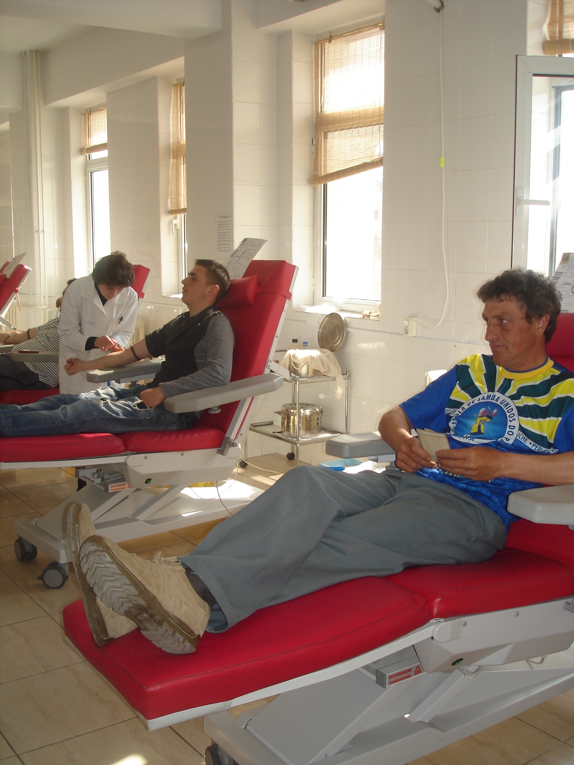 RECORD de DONATORI la Centrul de Transfuzii Galaţi/ Ce obligaţii şi facilităţi au aceştia