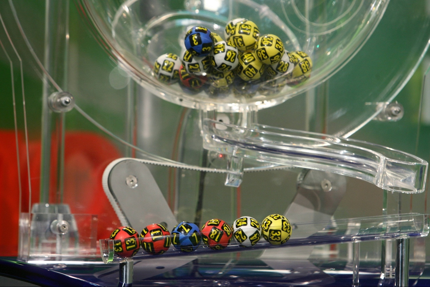 Fraudă Loto în mediul online. Hoții promit câștiguri mari