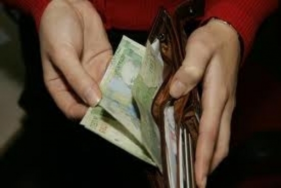 Aveţi grijă, CERŞETORII de la "Modern" umblă la PORTOFELE! O tânără a fost "operată" chiar de ziua ei