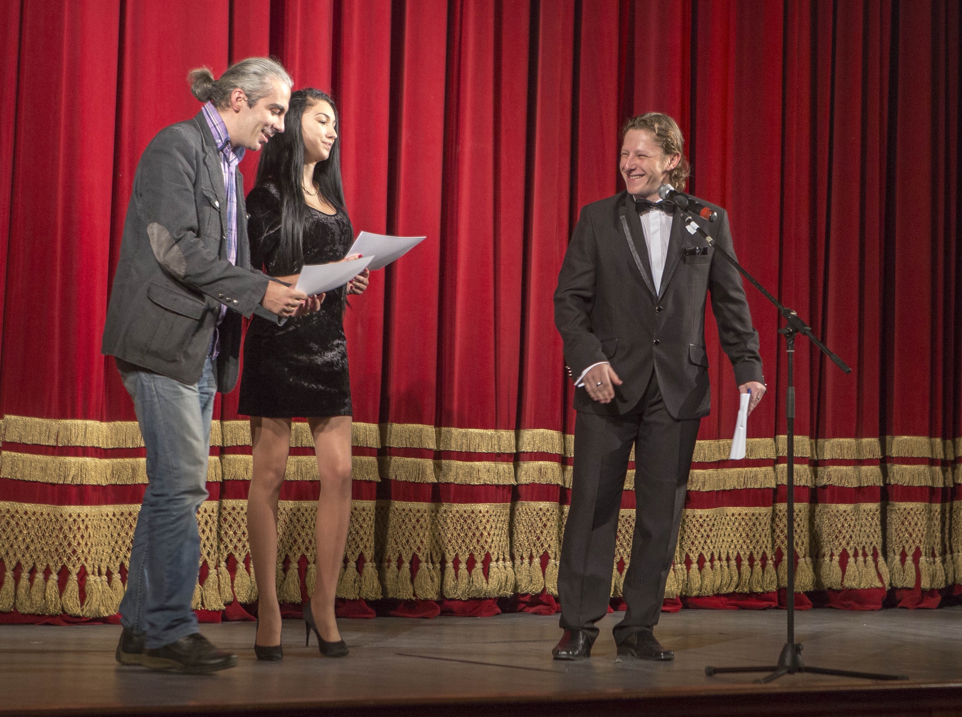 (FOTO) Gong pentru deschiderea Festivalului de Comedie/ Iată programul următoarelor zile