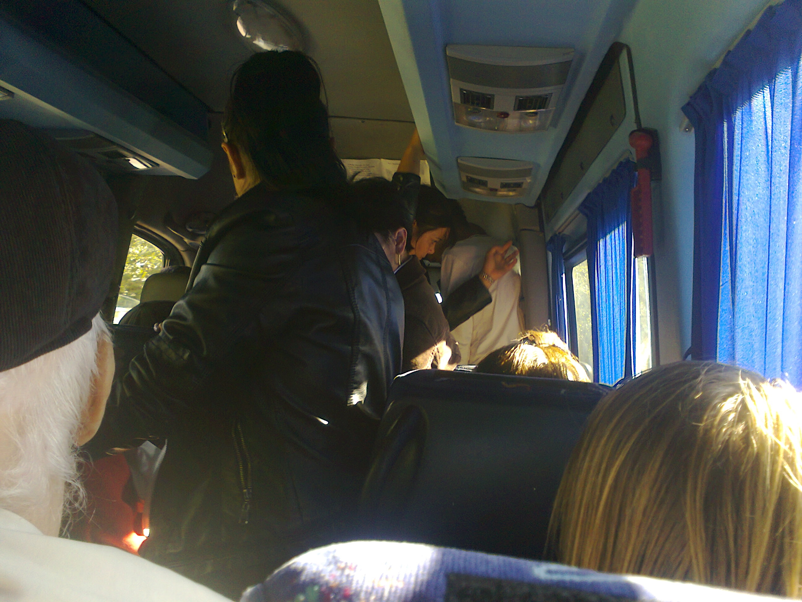 Riscuri la drumul mare în judeţul Galaţi: Maxi-taxi burduşit, o practică sau o întâmplare? 