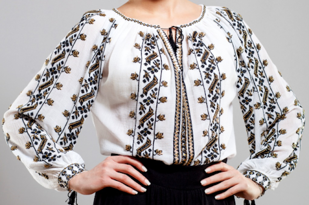 Cămașa cu altiță, expusă la Muzeul de Istorie „Paul Păltănea”