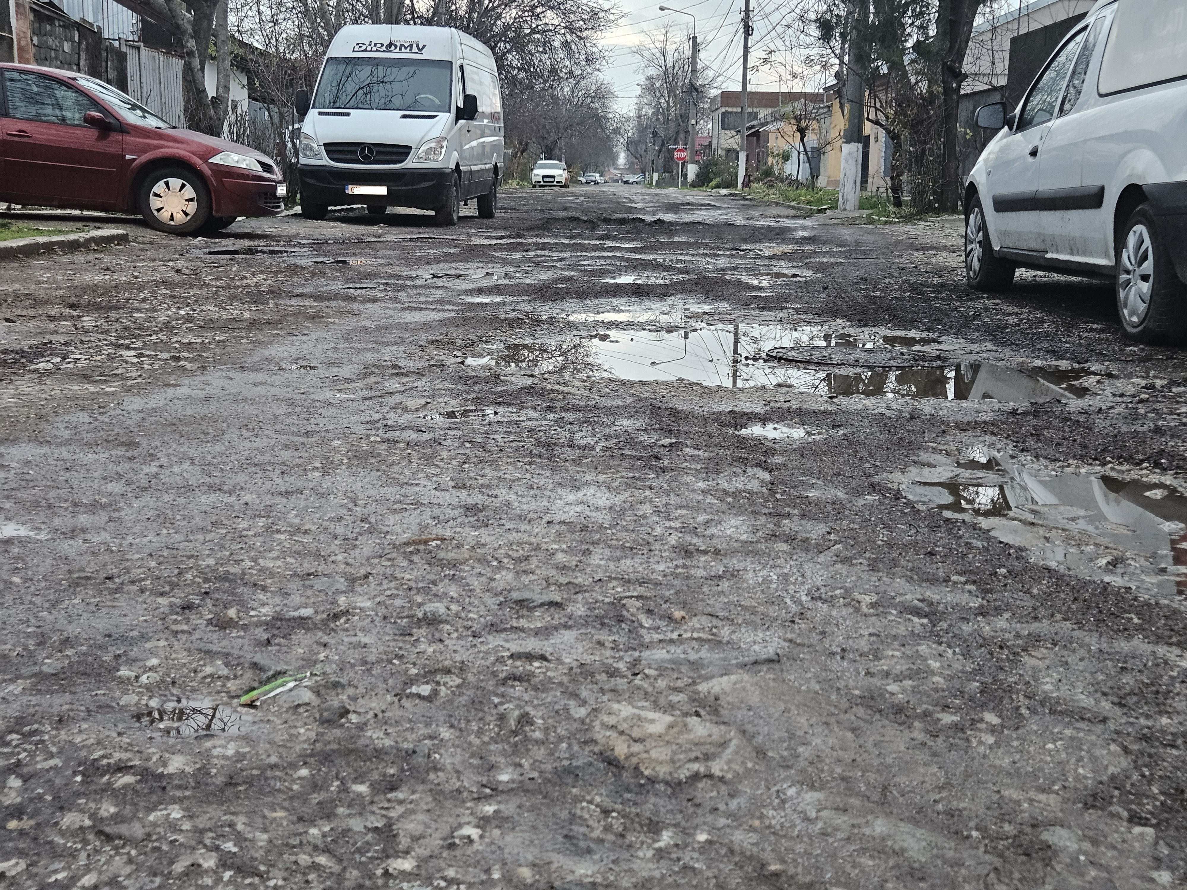 Gălăţenii de pe strada Libertăţii îşi pregătesc cizmele de cauciuc