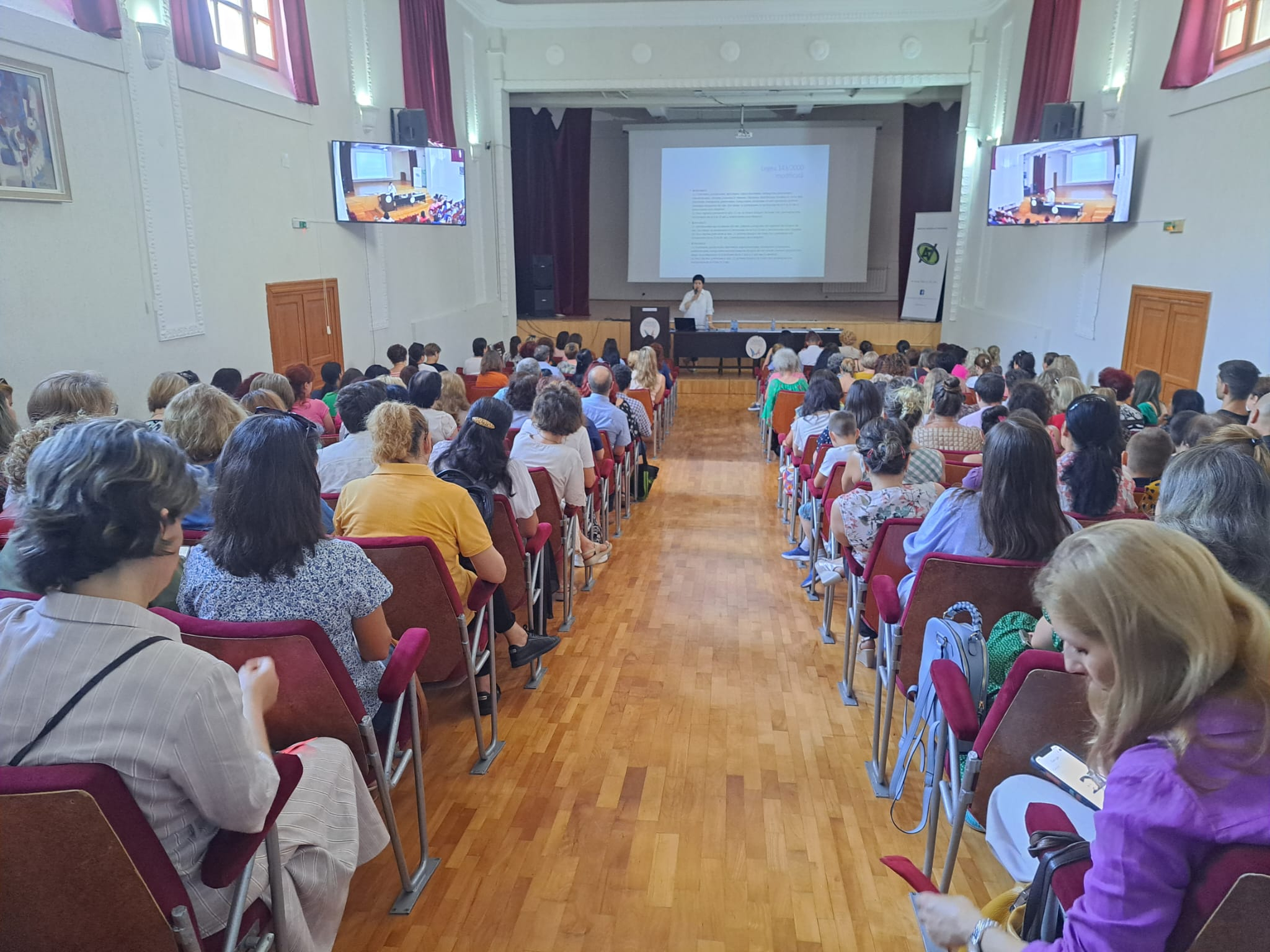 Profesorii au învățat lecția prevenirii consumului de droguri