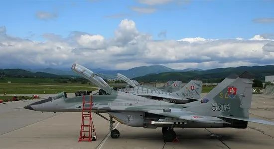 Americanii vor să dezvolte aeroporturile militare din Slovacia