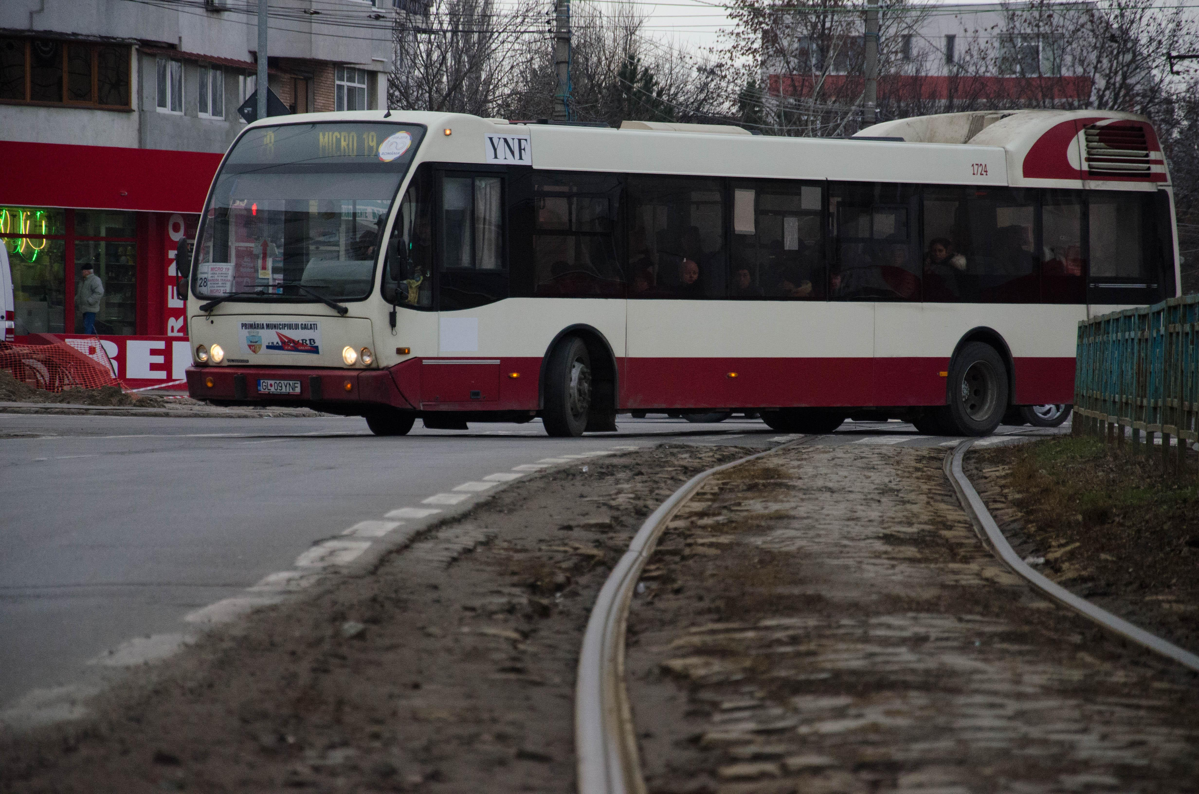 Autobuzele noi, pe care le aşteptăm de doi ani, se scumpesc