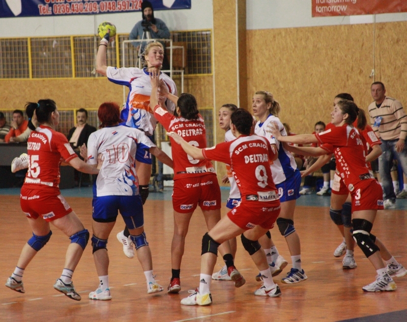 FOTO / Emoţii pe teren dar şi în afara sa! HC Oţelul Galaţi - SCM Craiova 31-24 