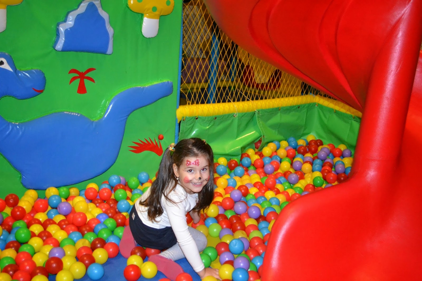 APEL UMANITAR/ Ajut-o pe Lucia să trăiască o copilărie normală!