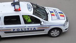 Doi răniți, după ce maşina le-a fost lovită de o autoutilitară