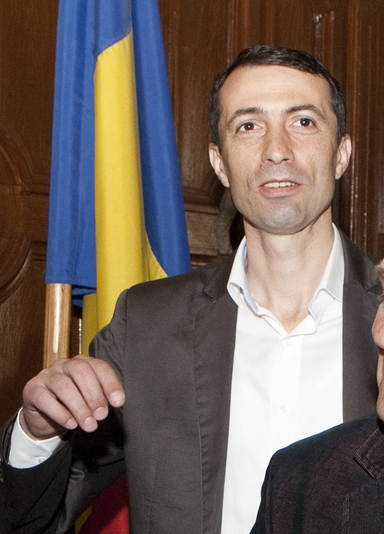 Se caută case pentru consilieri: Dorin Butunoiu face nani în maşină