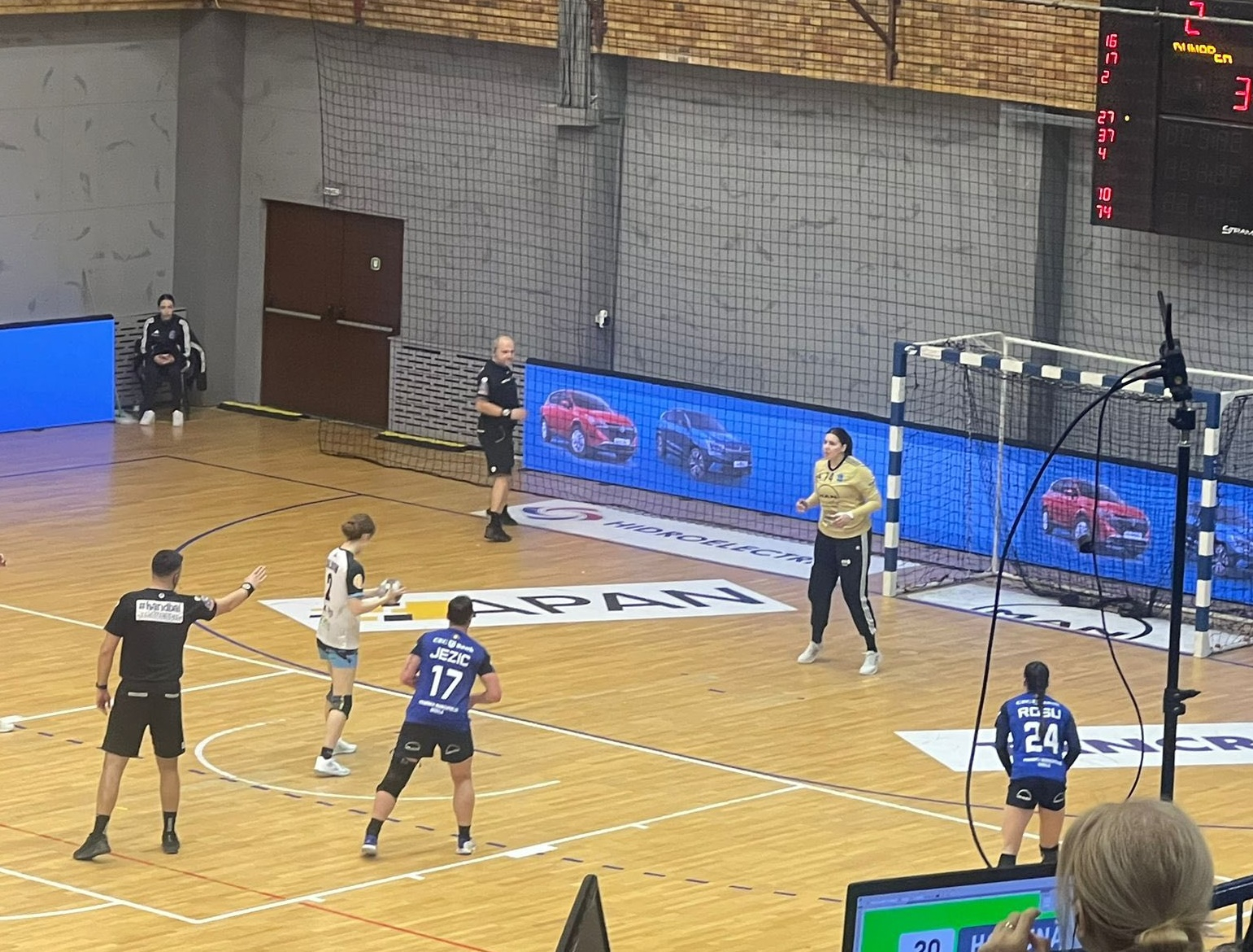 Înfrângeri la handbal şi baschet. Din sportul gălăţean