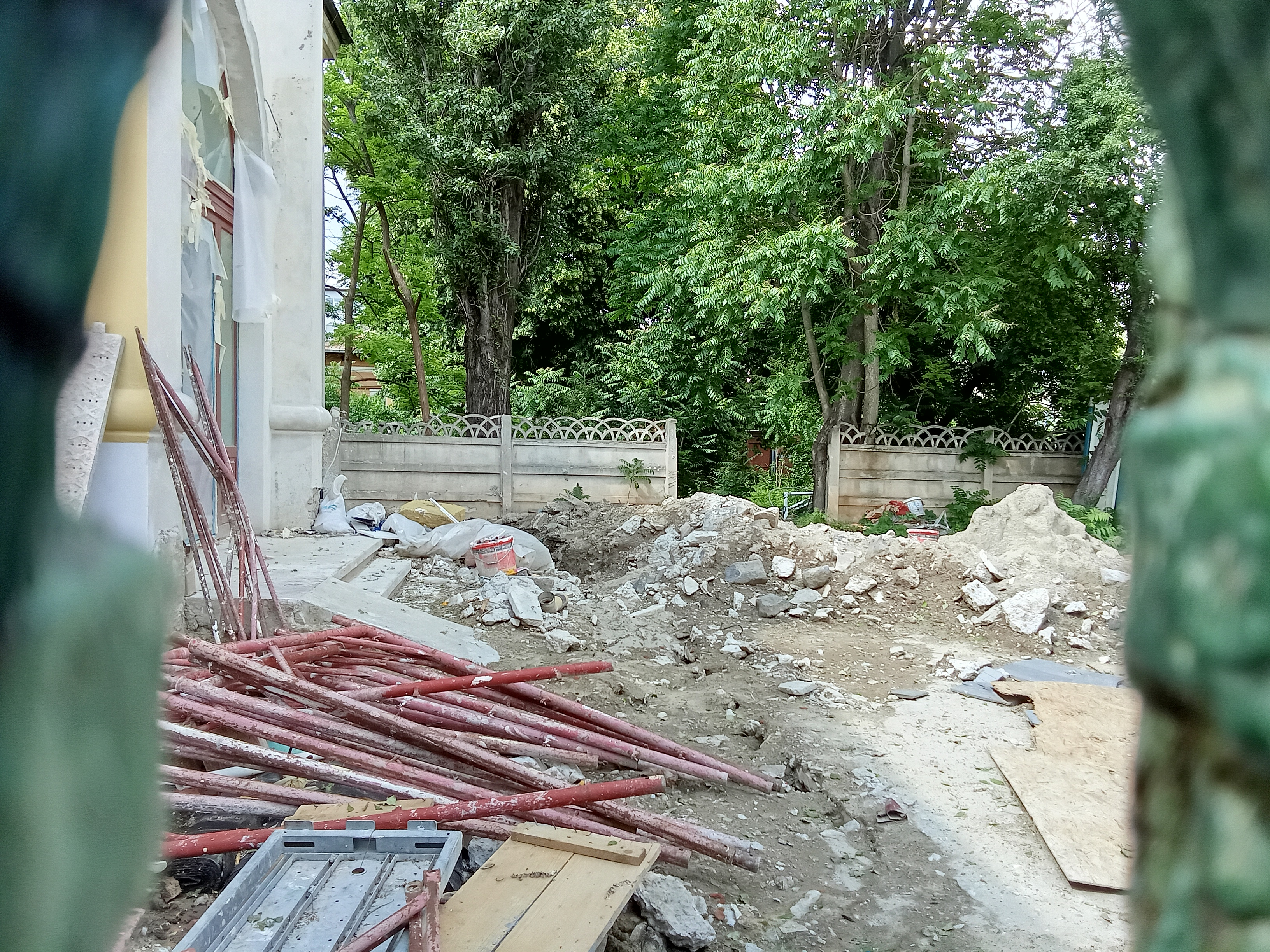 Suspiciuni, ironii și iritare. Pentru ce va fi concesionat un teren din centrul orașului (FOTO)