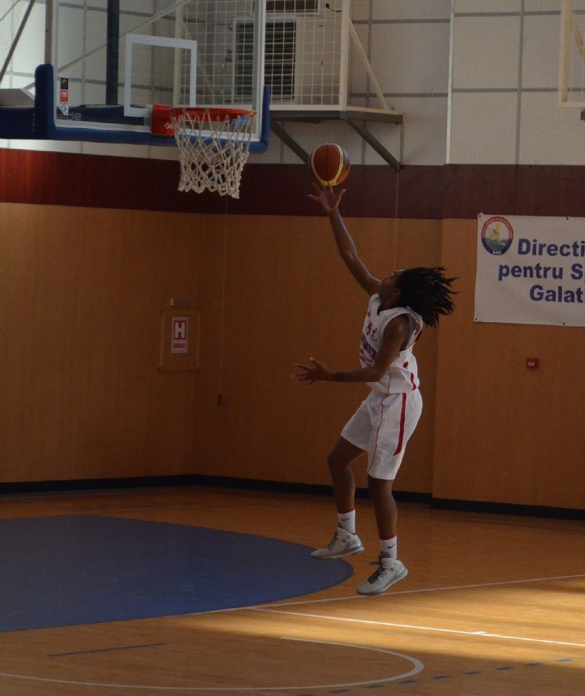 BASCHET FEMININ/ Phoenix, victorie facilă în faţa Rapidului