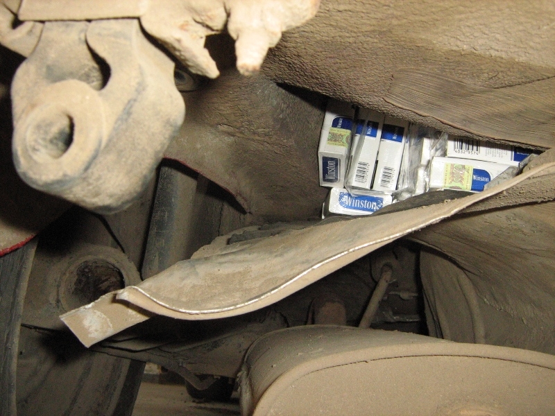 Contrabandă demascată. Unde se mai ascund ţigările din Republica Moldova