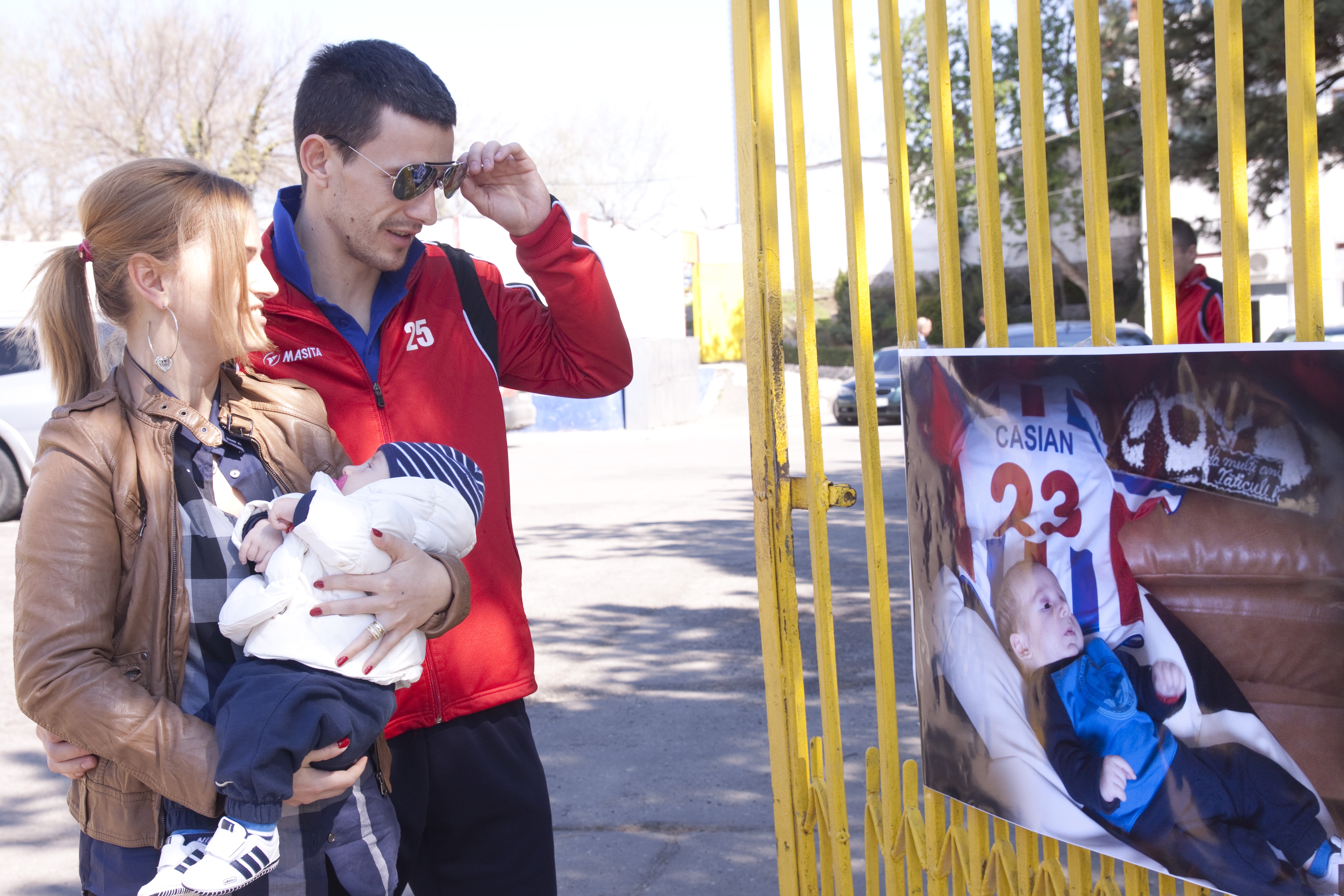 Cadou de suflet pentru Adrian Sălăgeanu: „La mulţi ani, tăticule!”