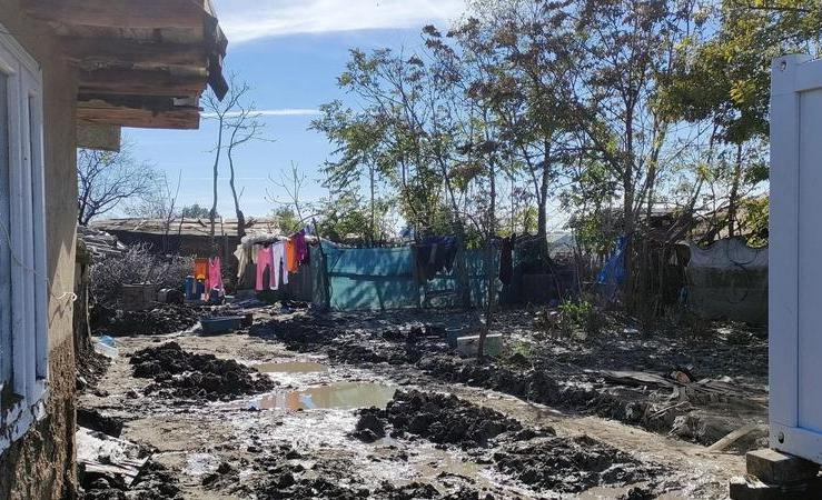 Pechea, locul unde soarele răsare din noroi