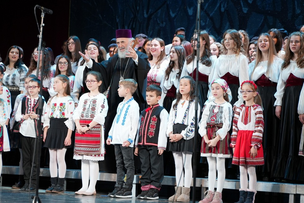 Lumină în suflet, adusă de colindele elevilor seminariști