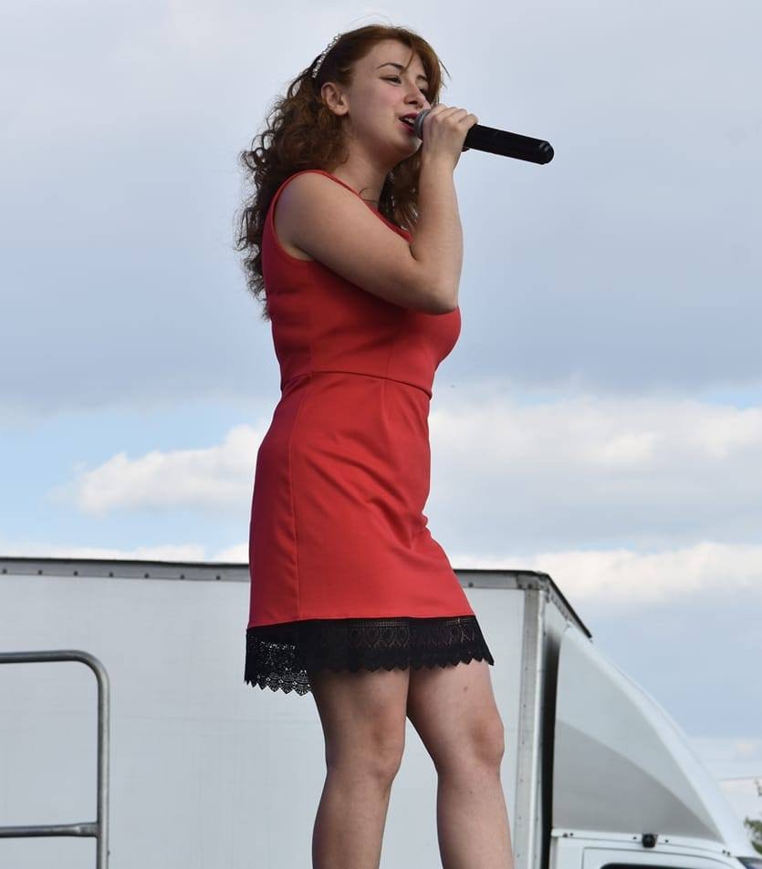 Tânăra gălăţeancă Mirela Lepădatu, vocea compozitorului George Dragomir