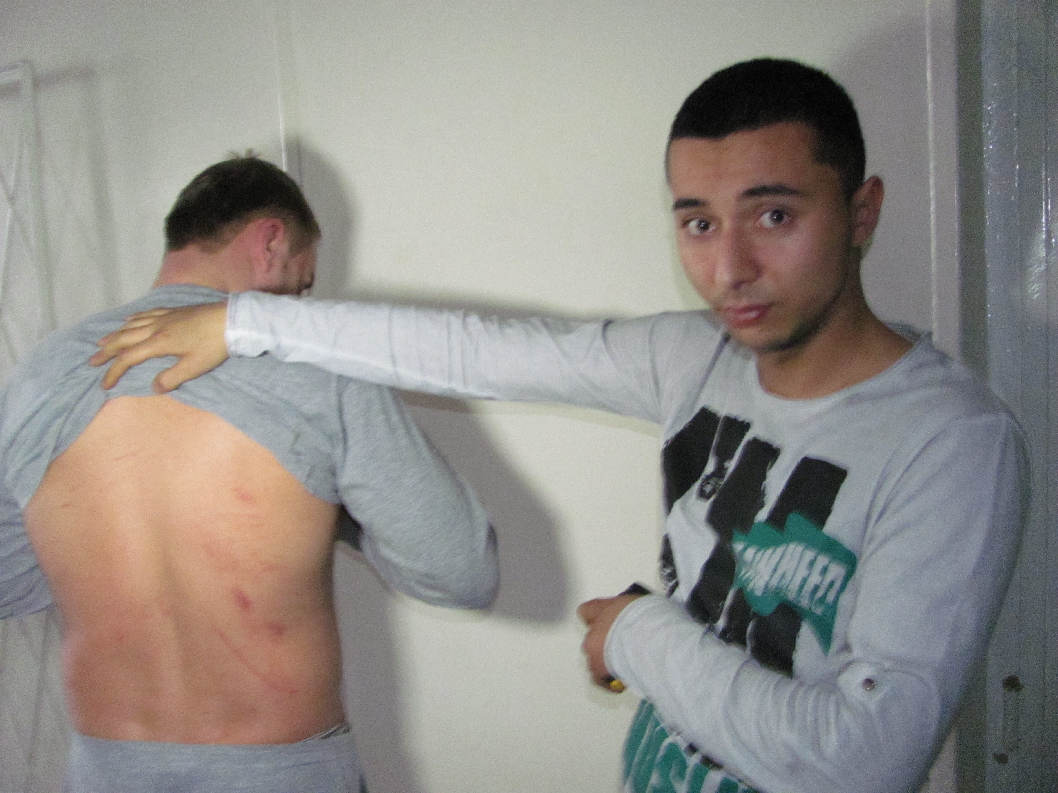 Scandal cu briceag şi cătuşe după o banală tamponare între două maşini