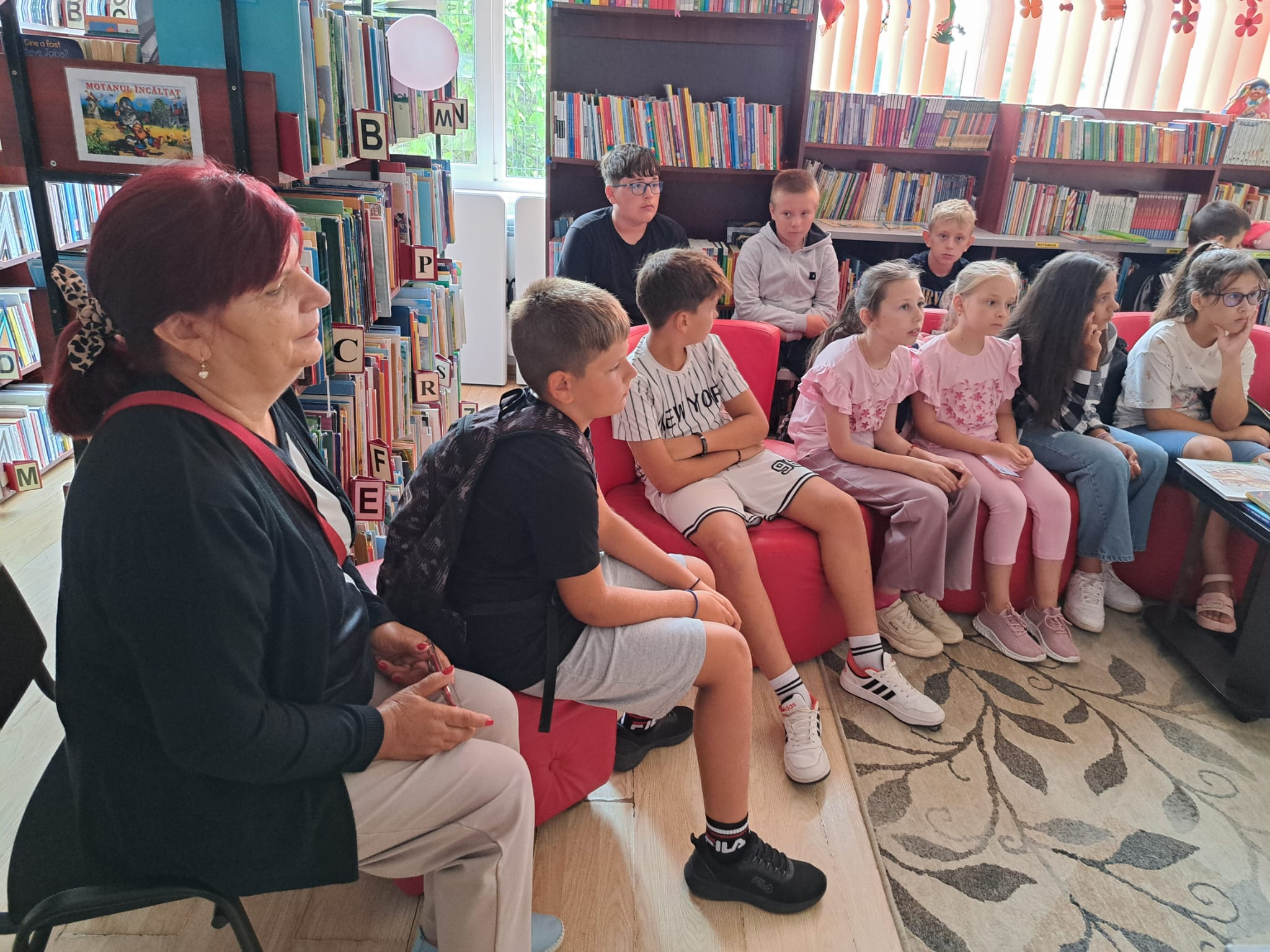 Copiii descoperă magia cărților