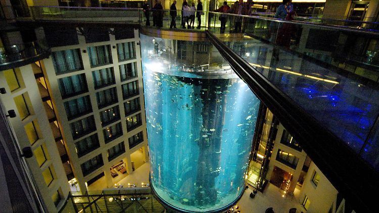 Germania - Explozie la cel mai mare acvariu cilindric din lume