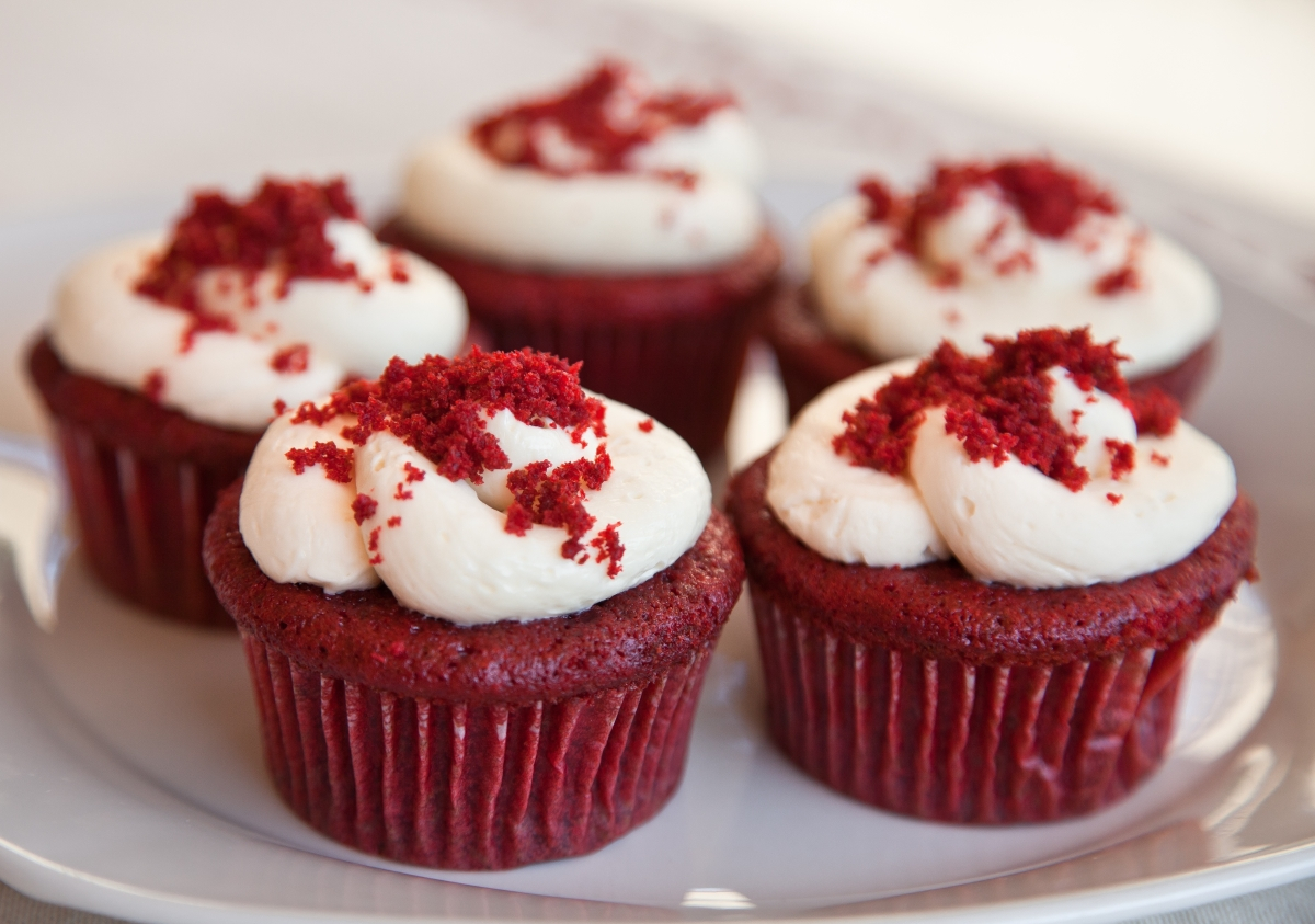 Brioșe Red Velvet cu cremă de brânză