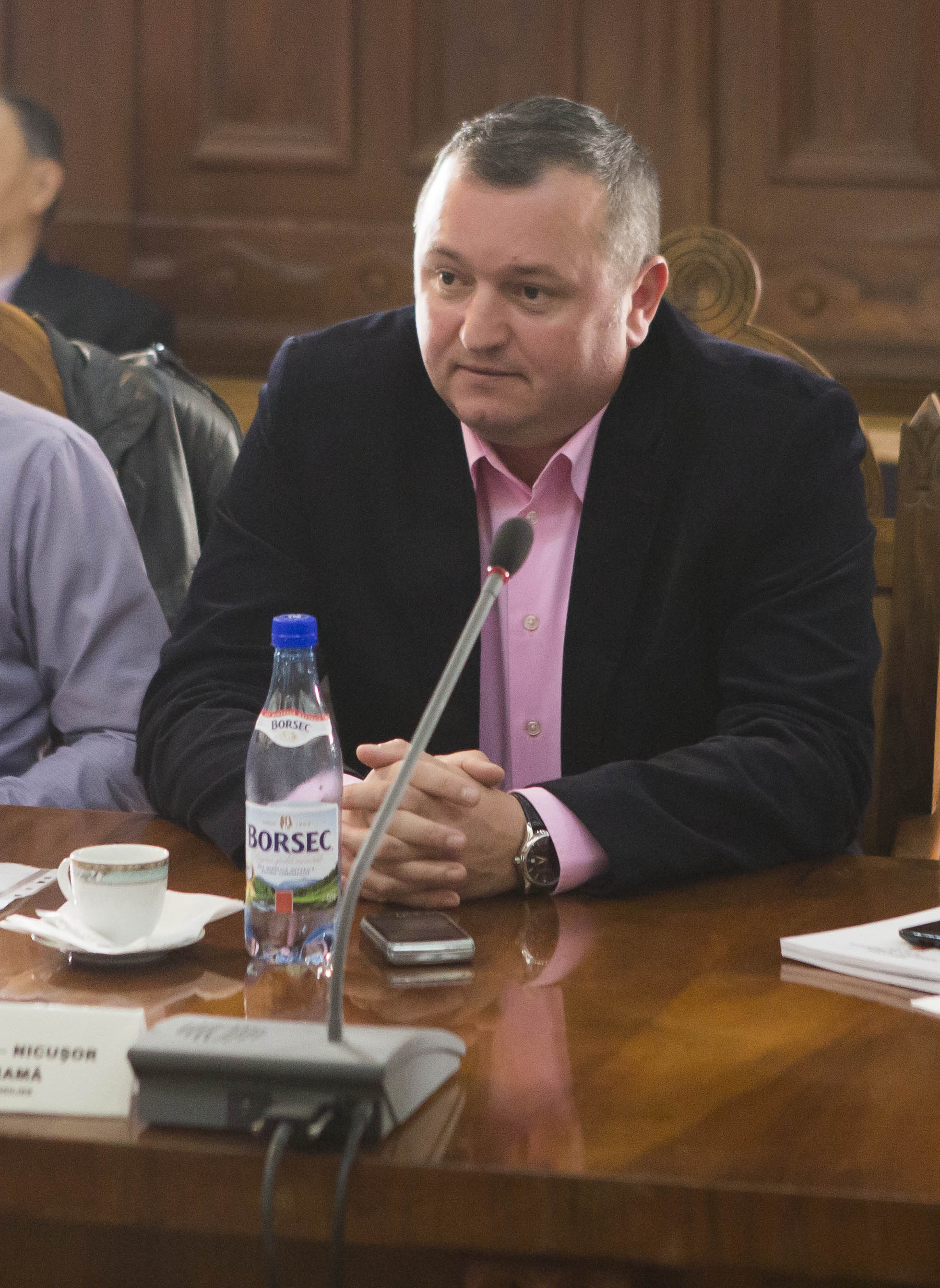 Aramă acuză „înţelegeri obscure” cu adversarii politici, după excluderea din PMP 