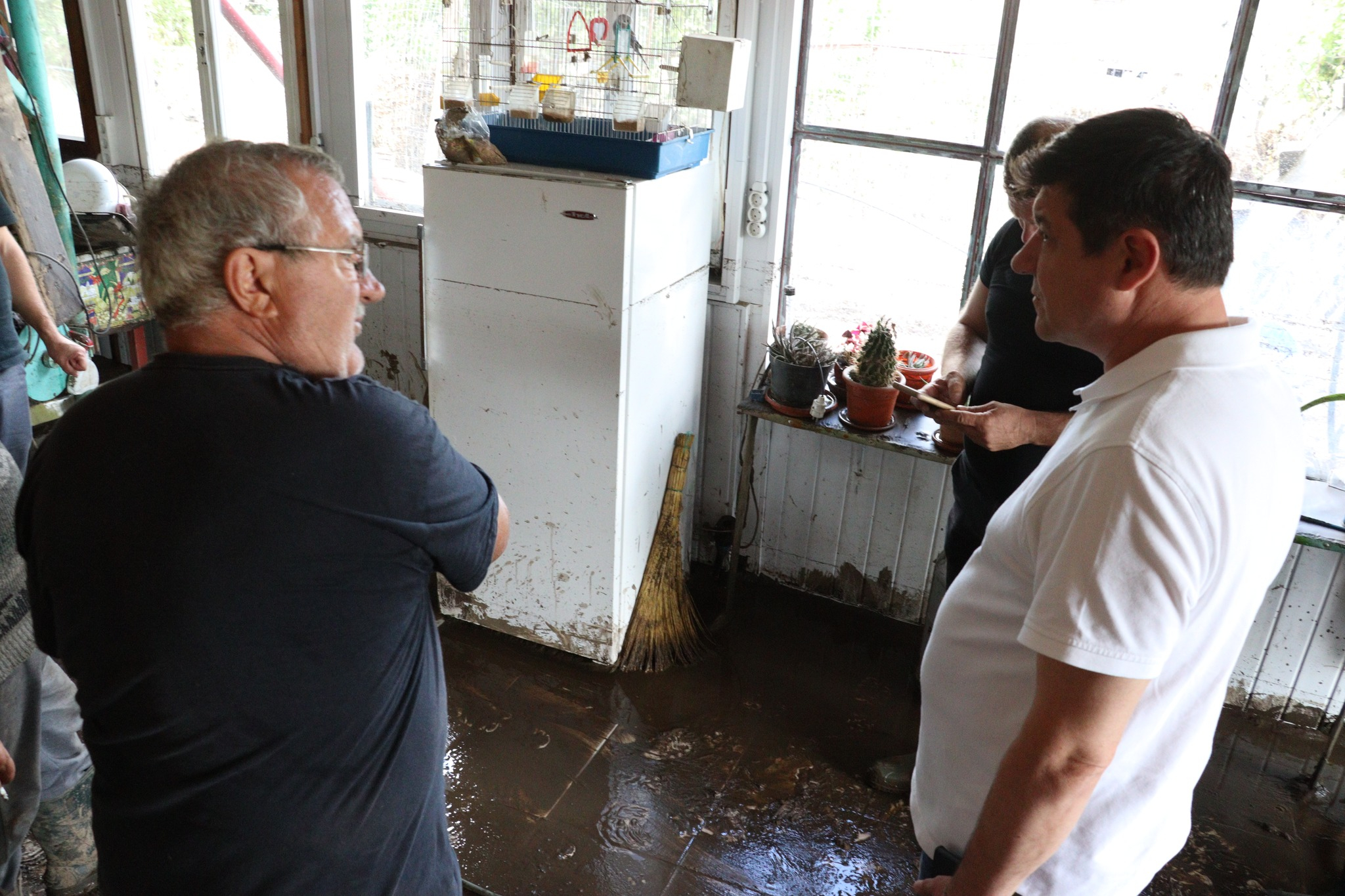 A început distribuirea ajutorului de 15.000 lei pentru sinistrați