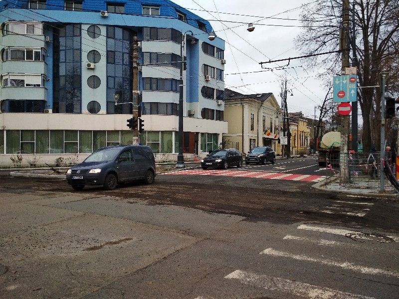 Autobuzele şi troleibuzele revin pe strada Domnească
