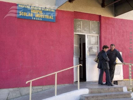 Liceele tecucene, în patul lui Procust