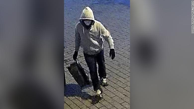 FBI, în căutarea unui bărbat care a plasat bombe artizanale