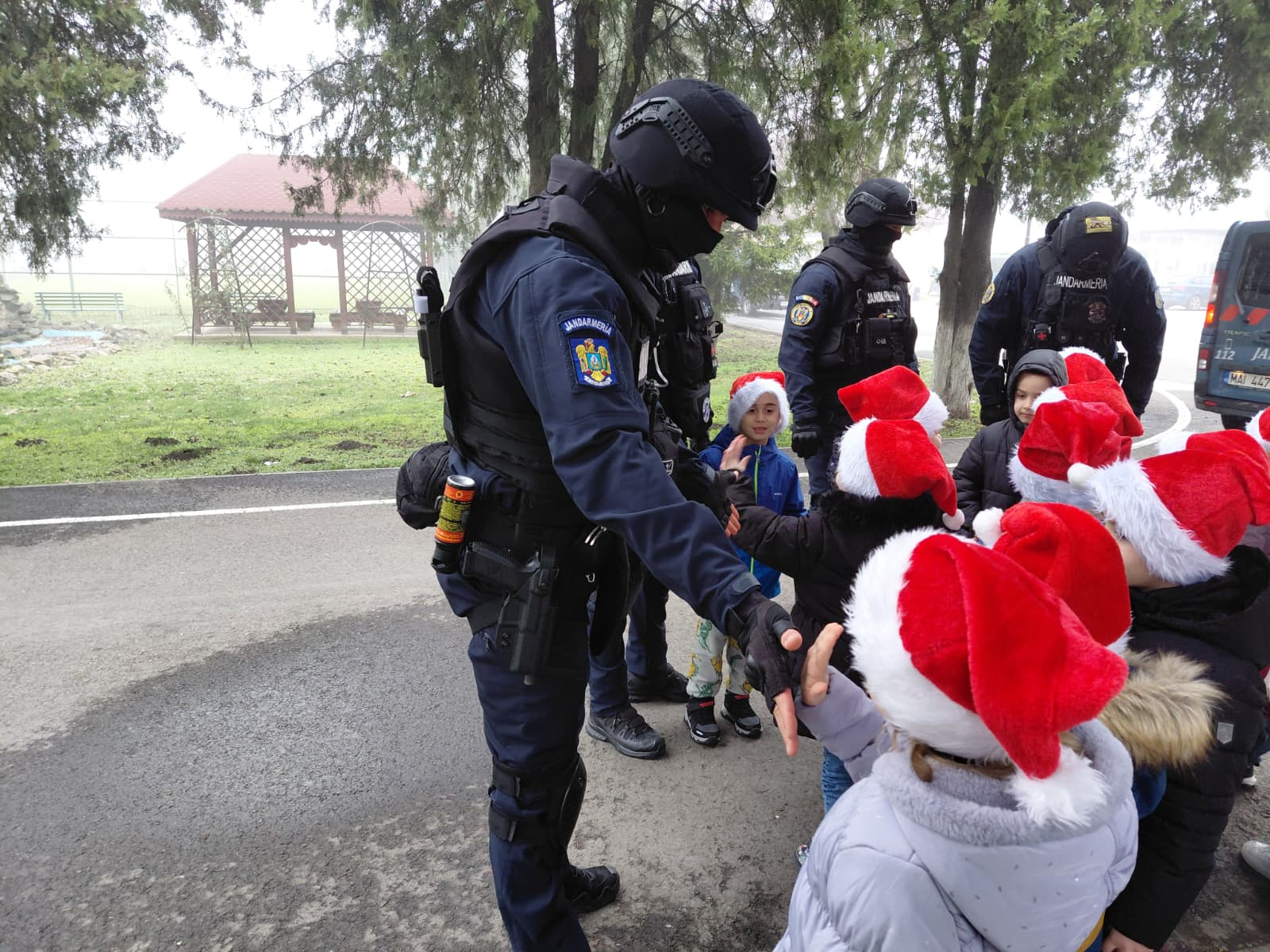 Magia Crăciunului a ajuns şi în cazarma jandarmilor gălățeni