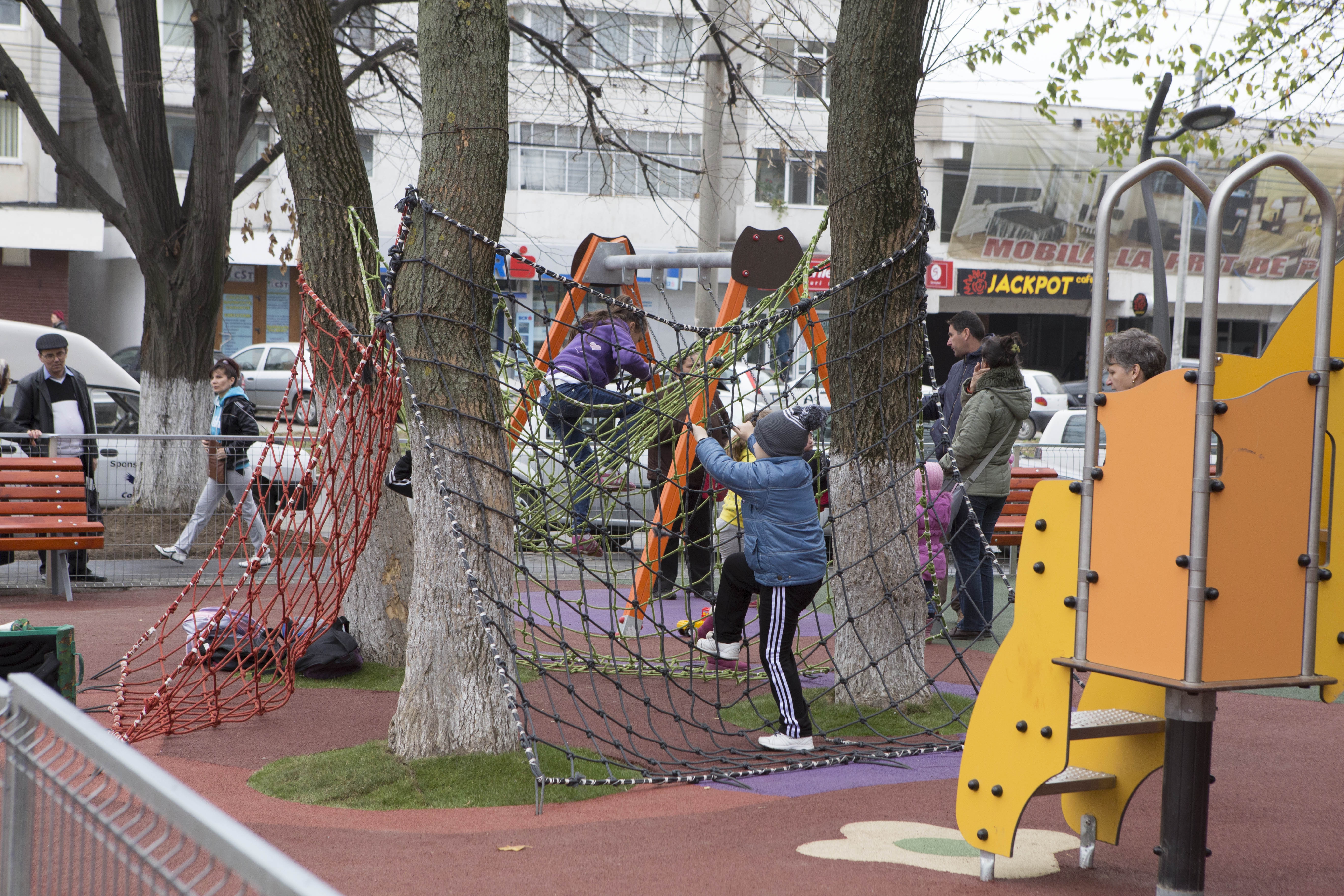 LICITAŢIA pentru zece noi LOCURI DE JOACĂ, ANULATĂ