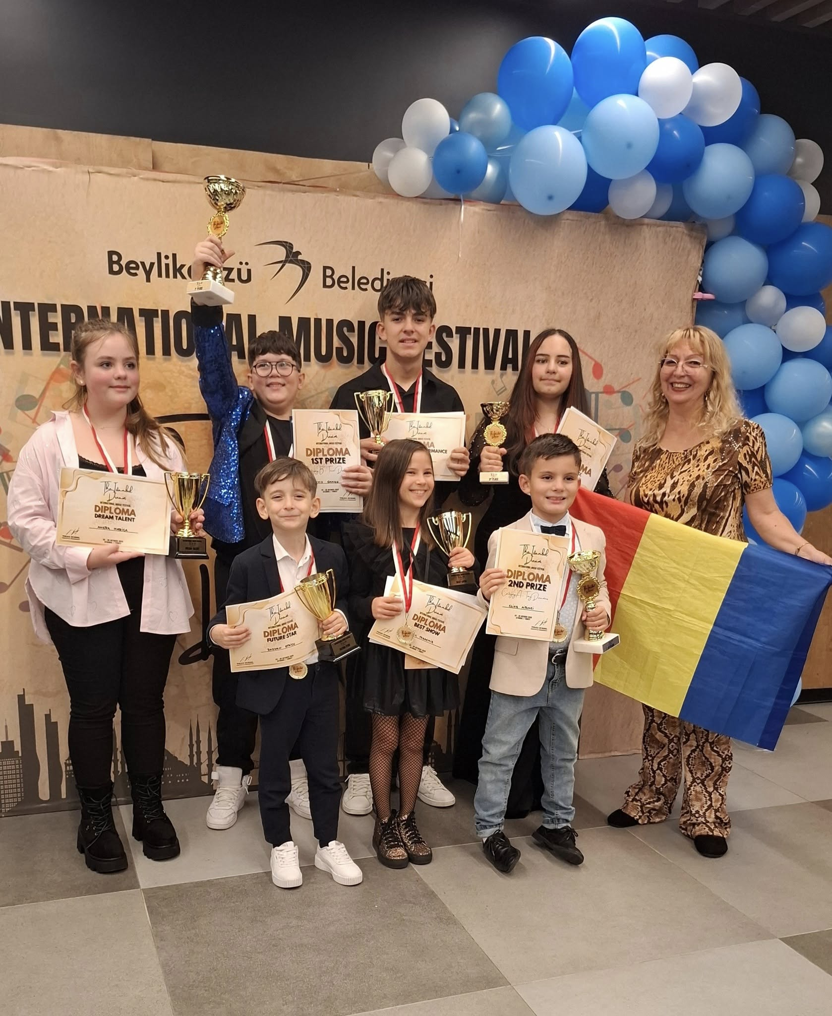 Cei şapte magnifici din Istanbul. Voci gălăţene pe scena unui festival internaţional (GALERIE FOTO)